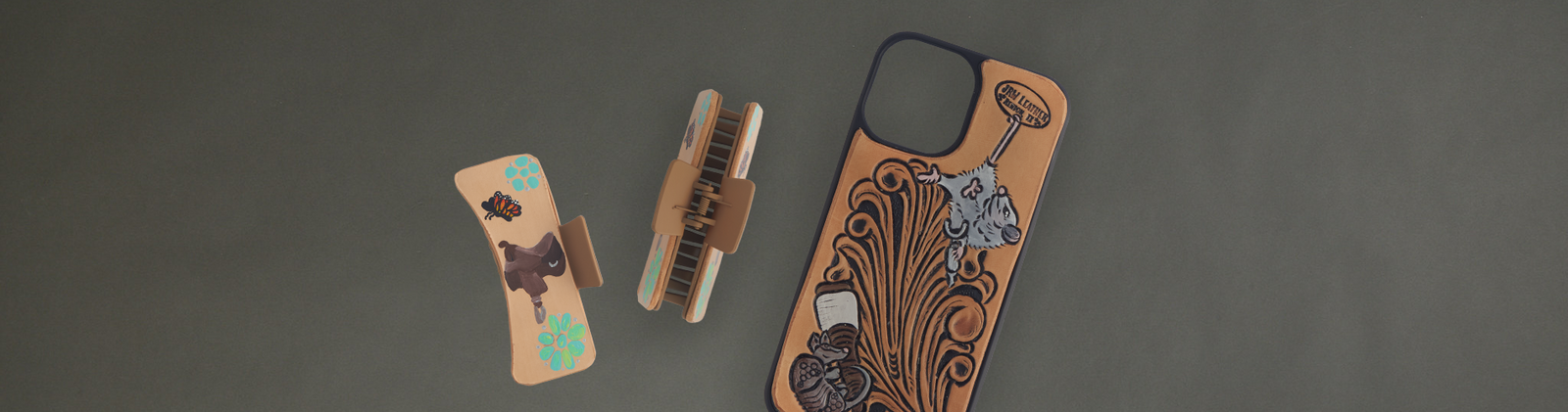Idée cadeau : Coque de téléphone et pince à cheveux en cuir JRW